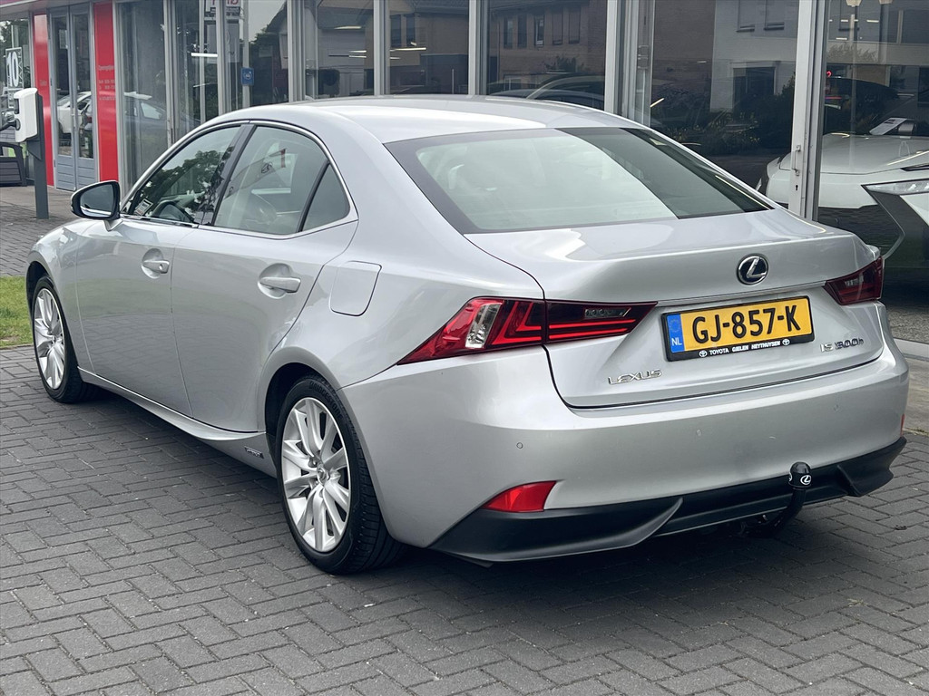 Lexus IS 300h First Edition | Trekhaak, Parkeersensoren, Keyless, 17 inch, Cruise control, Navigatie 54302914-2.jpg | Autobedrijf Gielen