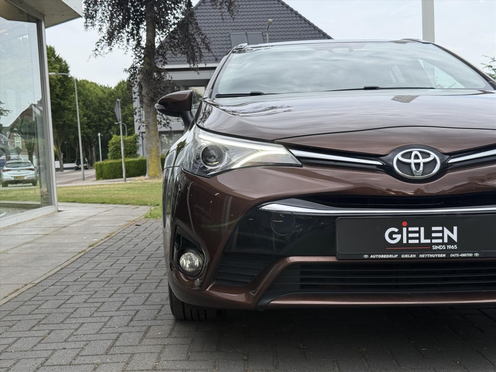 Toyota Avensis 1.8 VVT-i Lease Pro | 2e eigenaar, Trekhaak, Navigatie, LED, 17 inch, Cruise control, Parkeercamera 54393456-2.jpg | Autobedrijf Gielen