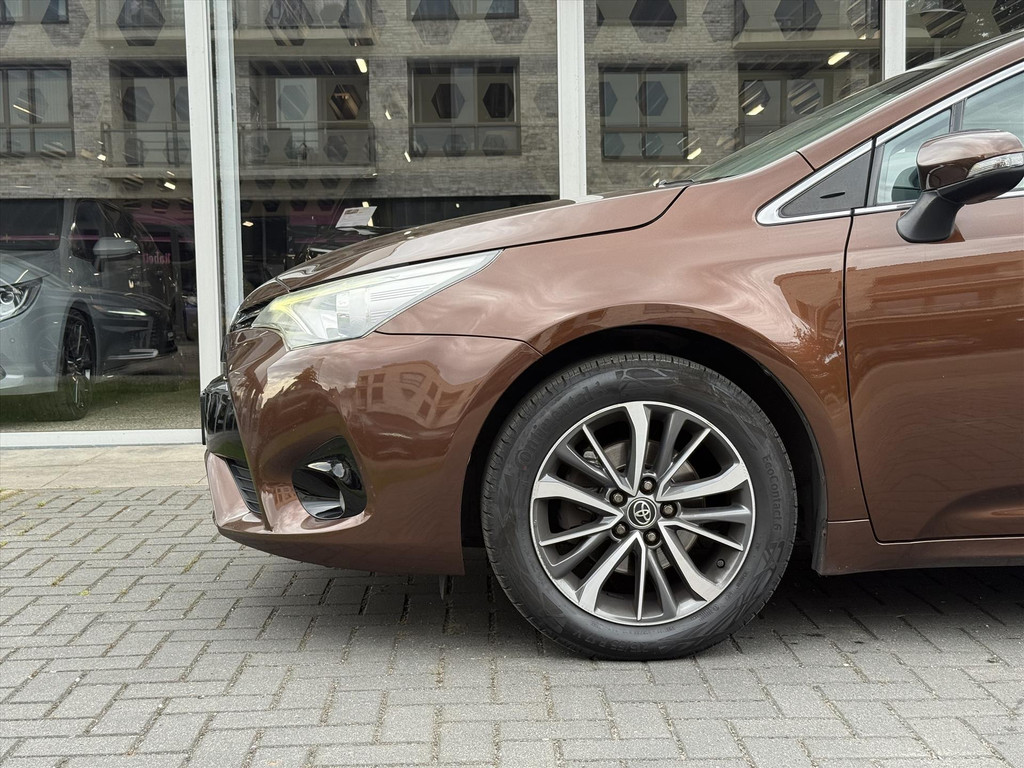 Toyota Avensis 1.8 VVT-i Lease Pro | 2e eigenaar, Trekhaak, Navigatie, LED, 17 inch, Cruise control, Parkeercamera 54393456-4.jpg | Autobedrijf Gielen