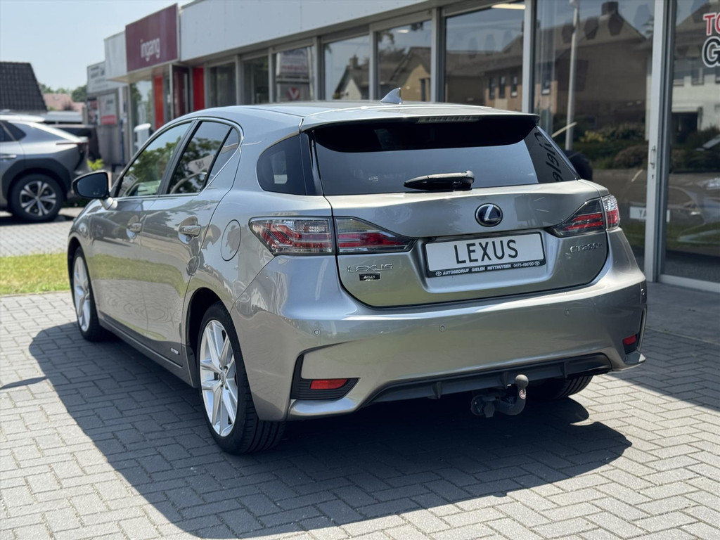 Lexus CT 200h Executive | Leer, Trekhaak, 17 inch, Navigatie, Parkeersensoren, Camera, Licht + Regensensor 54510362-1.jpg | Autobedrijf Gielen