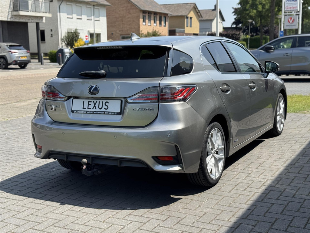 Lexus CT 200h Executive | Leer, Trekhaak, 17 inch, Navigatie, Parkeersensoren, Camera, Licht + Regensensor 54510362-4.jpg | Autobedrijf Gielen
