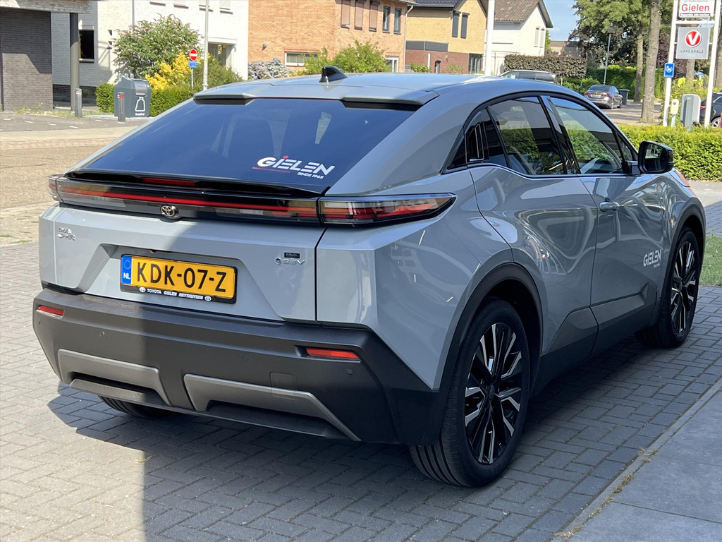 Toyota C-HR+ 77 kWh First Edition | 20 inch velgen, Elektrische achterklep, Dodehoekherkenning, Parkeersensoren 54570136-3.jpg | Autobedrijf Gielen