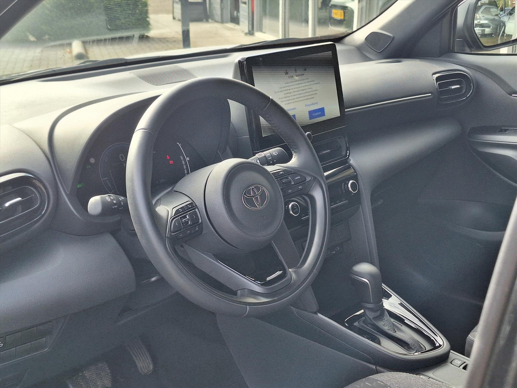Toyota Yaris Cross 1.5 Hybrid First Edition | 17 Inch, Keyless, Privacy Glass, Groot scherm, CarPlay, Parkeercamera 54614938-4.jpg | Autobedrijf Gielen