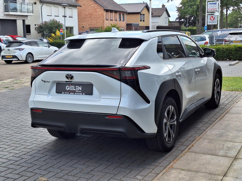 Toyota Bz4x 204pk Dynamic | Groot scherm, 360 Camera, Elektrische achterklep, Parkeersensoren, Blind Spot, Stoel + Stuurverwarming 54690065-2.jpg | Autobedrijf Gielen