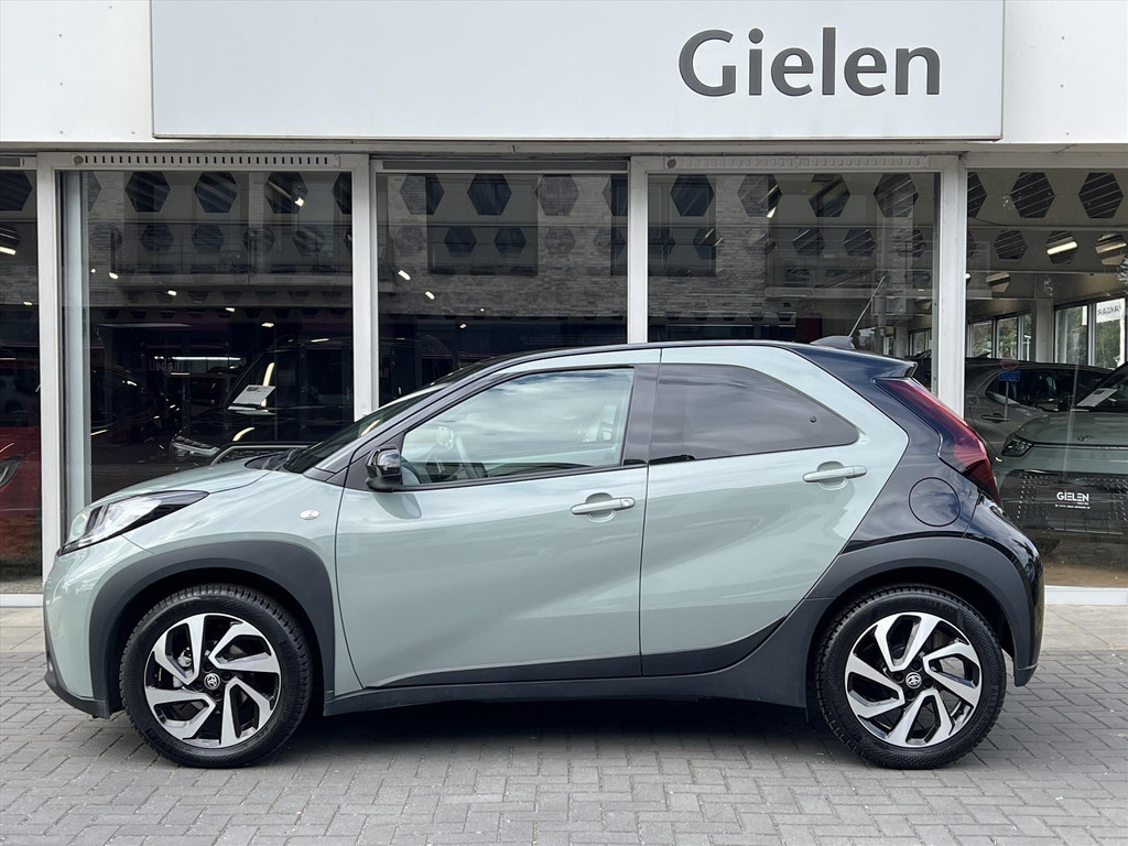 Toyota Aygo X 1.0 VVT-i MT Pulse Bi-tone | Tarragon/Zwart dak, 17 inch, Privacy glass, Apple CarPlay/Android auto, Airconditioning, Parkeercam 54756060-1.jpg | Autobedrijf Gielen