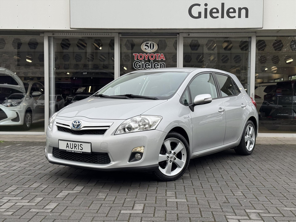 Toyota Auris 1.8 Full Hybrid Dynamic | Trekhaak, Navigatie, Parkeercamera, Cruise control, Parkeersensoren, Climate control 54861132-0.jpg | Autobedrijf Gielen