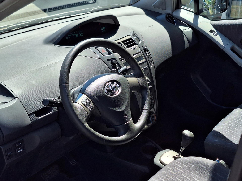 Toyota Yaris 1.3 VVT-i | Aspiration| Automaat, Lage KM-stand, Airconditioning 54930719-3.jpg | Autobedrijf Gielen