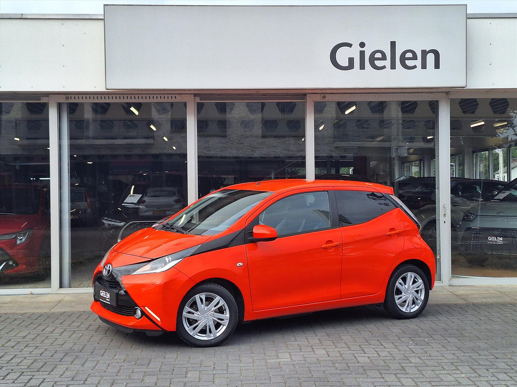 Toyota Aygo 1.0 VVT-i 69pk 5D x-sport | 2e eigenaar, Lichtmetalen velgen, Parkeercamera, Privacy glass, Airco, Safety Sense 54954994-0.jpg | Autobedrijf Gielen