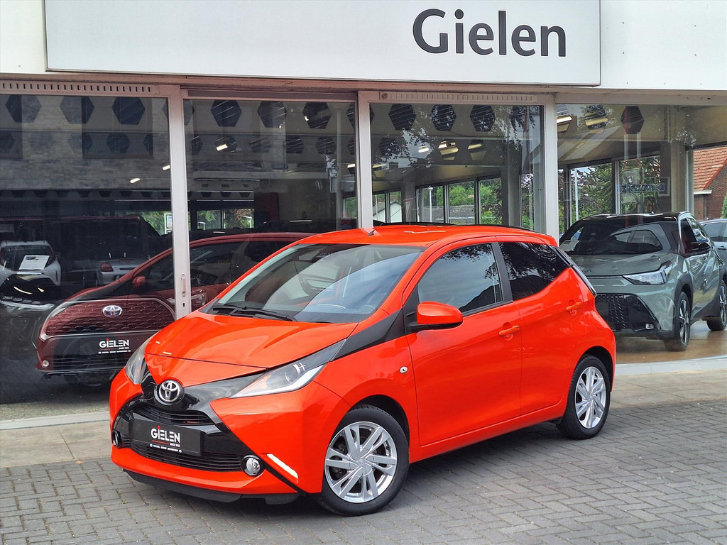 Toyota Aygo 1.0 VVT-i 69pk 5D x-sport | 2e eigenaar, Lichtmetalen velgen, Parkeercamera, Privacy glass, Airco, Safety Sense 54954994-1.jpg | Autobedrijf Gielen