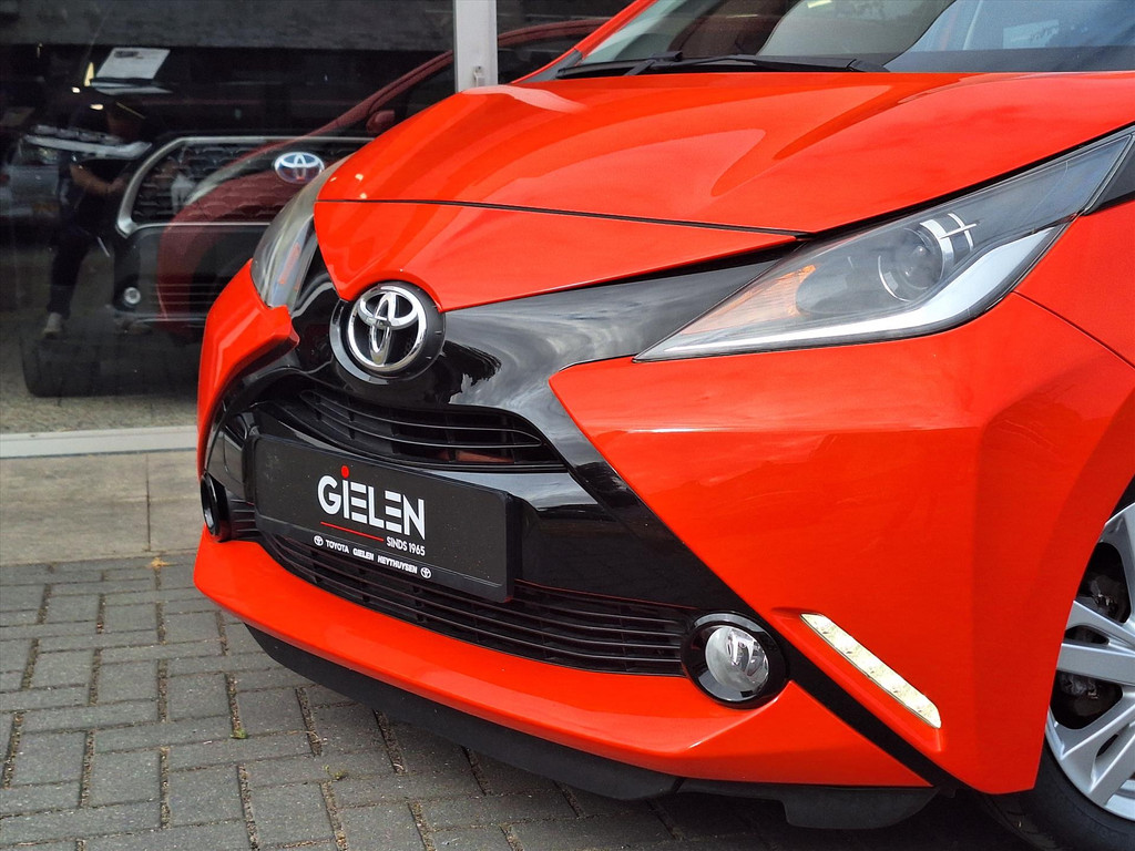 Toyota Aygo 1.0 VVT-i 69pk 5D x-sport | 2e eigenaar, Lichtmetalen velgen, Parkeercamera, Privacy glass, Airco, Safety Sense 54954994-3.jpg | Autobedrijf Gielen