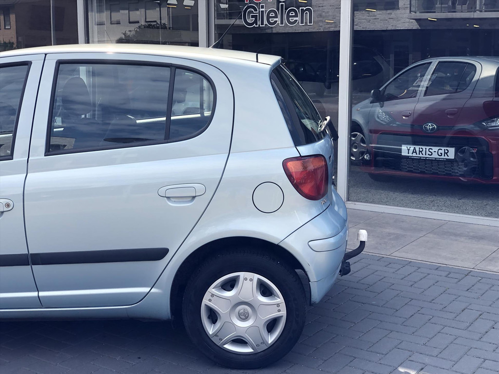 Toyota Yaris 1.3 VVTI 5DR Automaat Sol | 2e eigenaar, Airconditioning, Trekhaak, Stuurbediening, Radio/CD-Speler 55409792-4.jpg | Autobedrijf Gielen