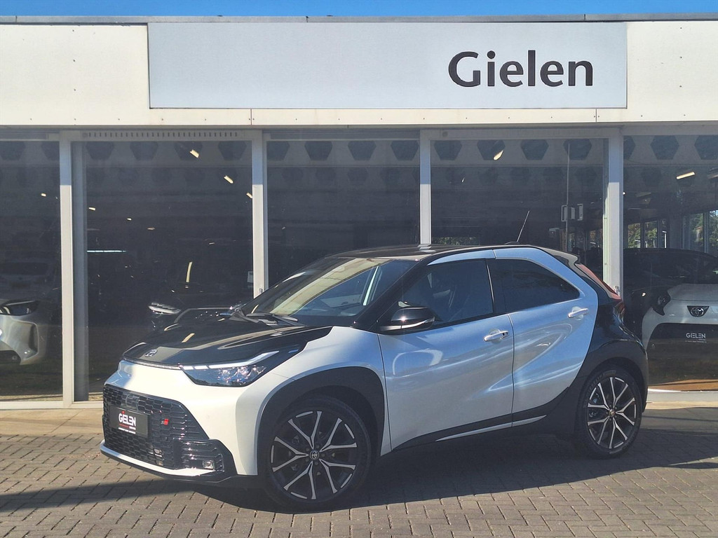 Toyota Aygo X 1.5 Hybrid GR Sport | Parelmoer wit, Parkeersensoren, Stoelverwarming, Keyless, 18 inch, Privacy glass 55654125-0.jpg | Autobedrijf Gielen
