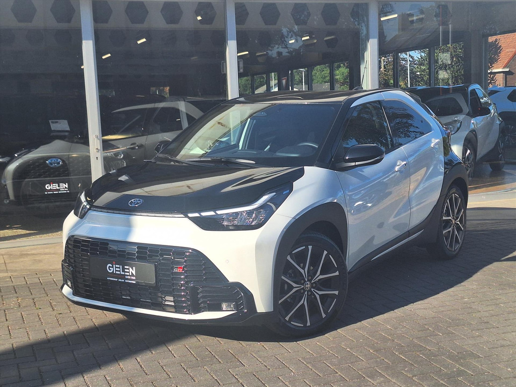 Toyota Aygo X 1.5 Hybrid GR Sport | Parelmoer wit, Parkeersensoren, Stoelverwarming, Keyless, 18 inch, Privacy glass 55654125-1.jpg | Autobedrijf Gielen