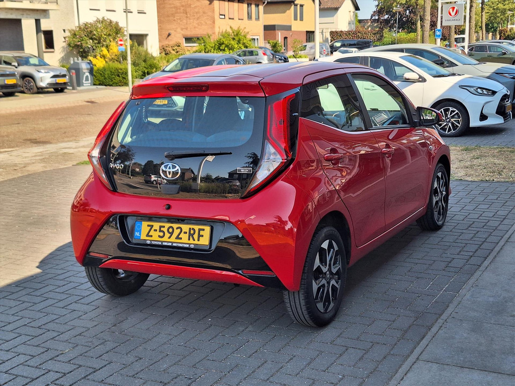 Toyota Aygo 1.0 VVT-i 5D x-joy | Apple CarPlay/Android auto, Lichtmetalen velgen, Airco, In hoogte verstelbare stoel, Parkeercamera 55660439-1.jpg | Autobedrijf Gielen