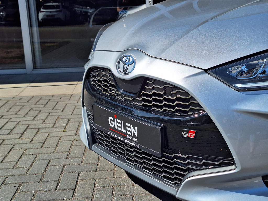 Toyota Yaris 1.5 Hybrid 130 GR Sport | Eerste eigenaar, Keyless entry, 18 inch, Groot scherm, LED, Climate control, Apple CarPlay/Android Aut 55856677-2.jpg | Autobedrijf Gielen