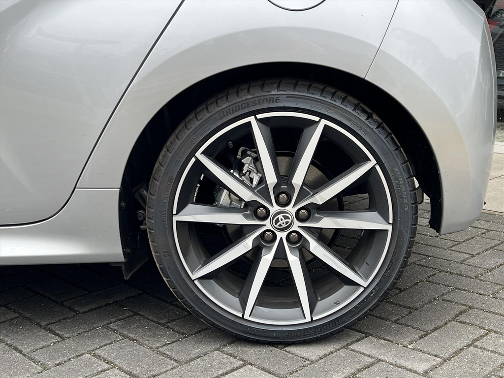 Toyota Yaris 1.5 Hybrid 130 GR Sport | Eerste eigenaar, Keyless entry, 18 inch, Groot scherm, LED, Climate control, CarPlay/Android Auto 55856677-3.jpg | Autobedrijf Gielen