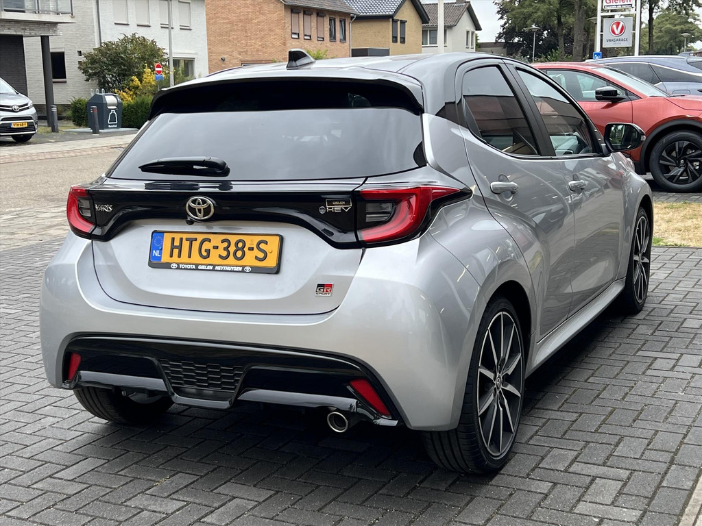 Toyota Yaris 1.5 Hybrid 130 GR Sport | Eerste eigenaar, Keyless entry, 18 inch, Groot scherm, LED, Climate control, CarPlay/Android Auto 55856677-4.jpg | Autobedrijf Gielen