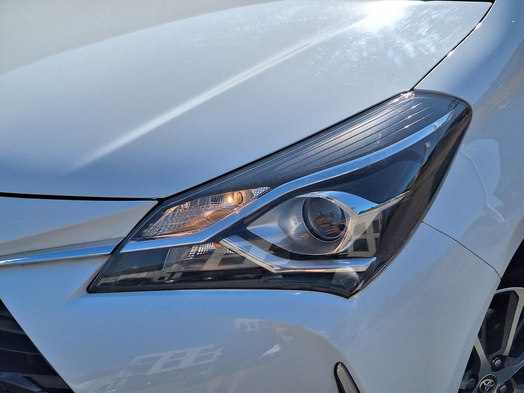 Toyota Yaris 1.5 Hybrid Y20 | Navigatie, Stoelverwarming, Lichtmetalen velgen, Privacy glass, Cruise control, Climate control 55862123-2.jpg | Autobedrijf Gielen