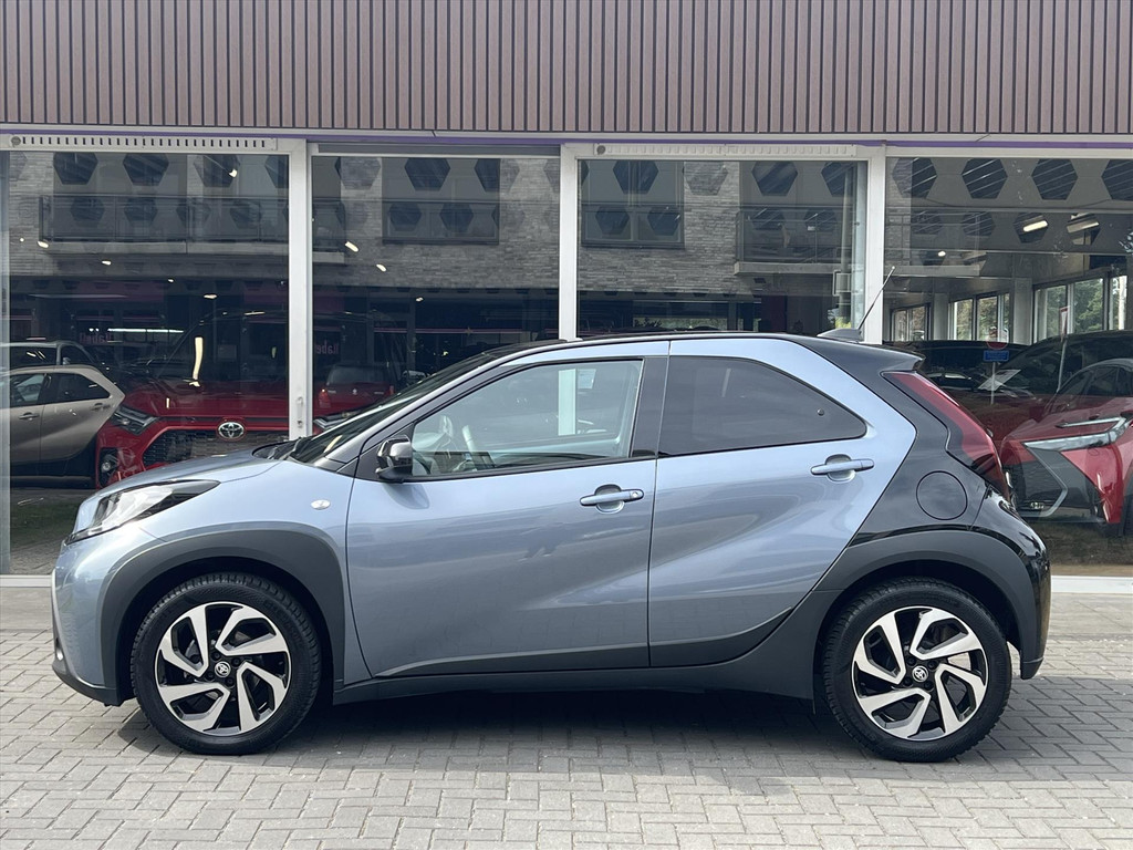 Toyota Aygo X 1.0 VVT-i MT Pulse Bi-tone | Celestite grey, 17 inch, Privacy glass, Apple CarPlay/Android auto, Airconditioning, Parkeercamera 55982760-1.jpg | Autobedrijf Gielen