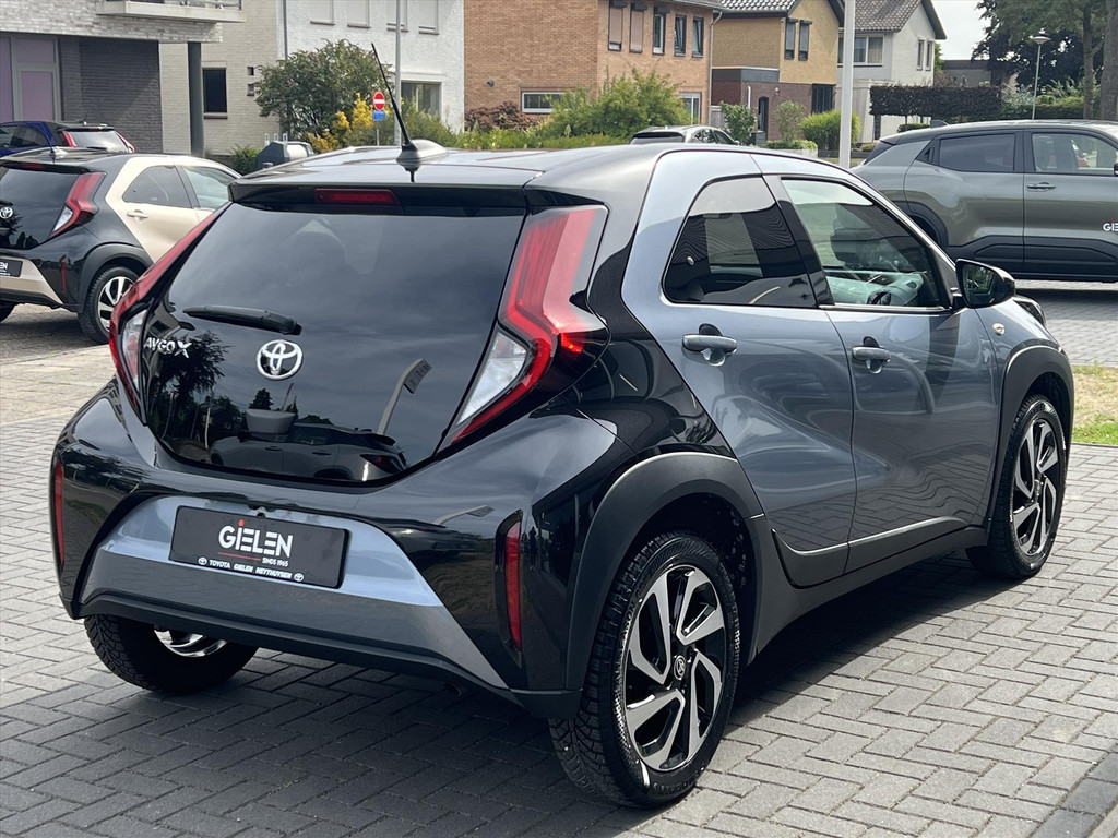 Toyota Aygo X 1.0 VVT-i MT Pulse Bi-tone | Celestite grey, 17 inch, Privacy glass, Apple CarPlay/Android auto, Airconditioning, Parkeercamera 55982760-3.jpg | Autobedrijf Gielen