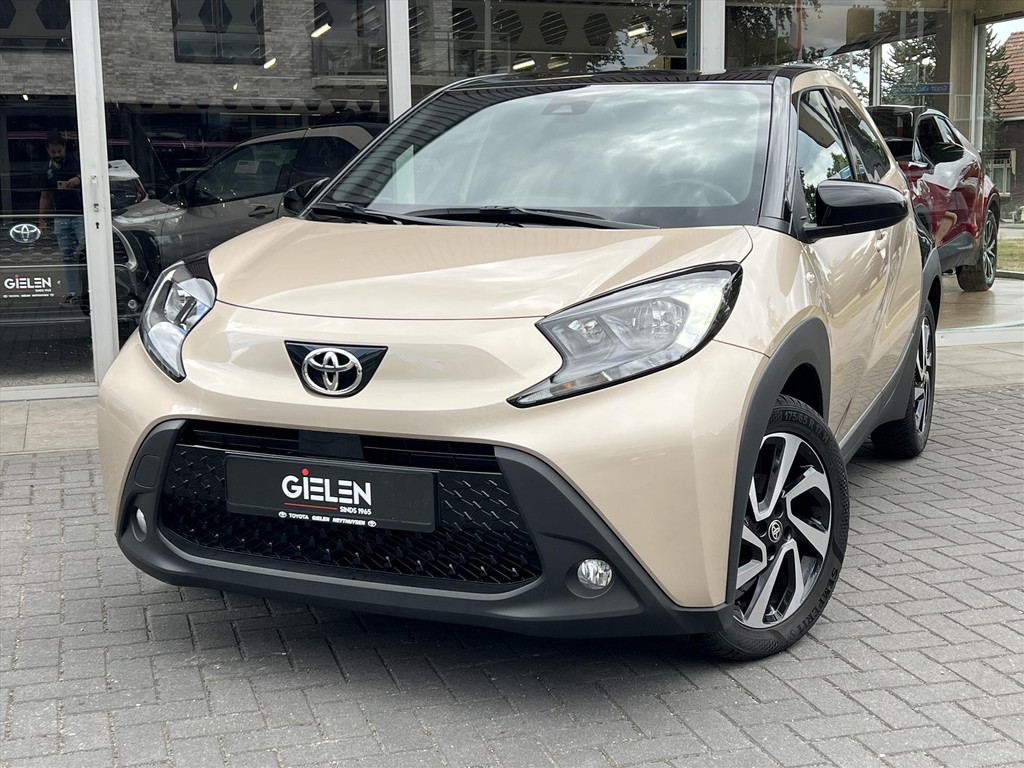Toyota Aygo X 1.0 VVT-i MT Pulse Bi-tone | Ginger beige, 17 inch, Privacy glass, Apple CarPlay/Android auto, Airconditioning, Parkeercamera 55982838-1.jpg | Autobedrijf Gielen
