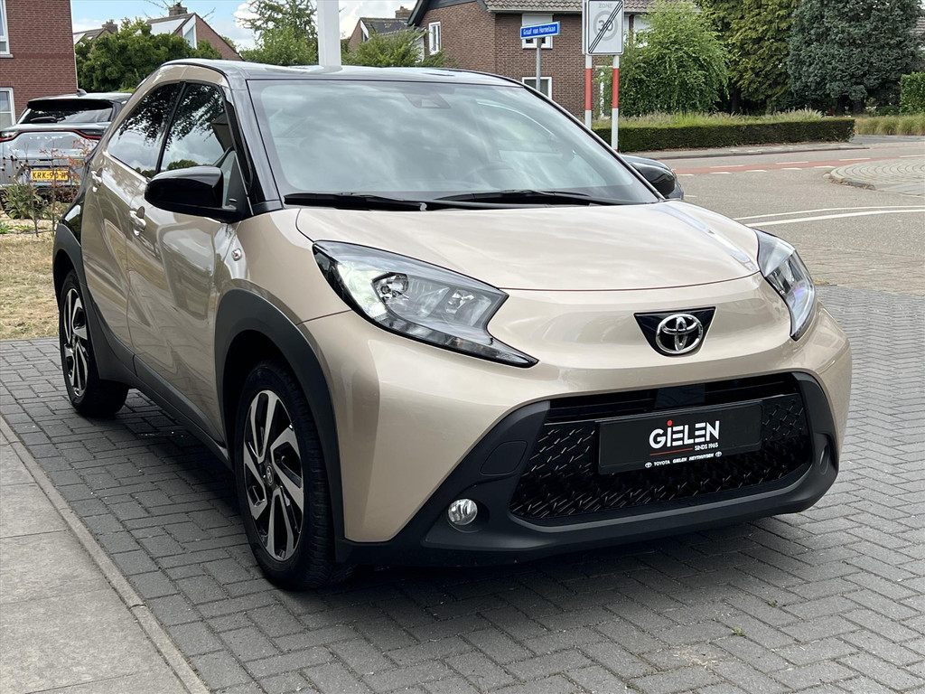 Toyota Aygo X 1.0 VVT-i MT Pulse Bi-tone | Ginger beige, 17 inch, Privacy glass, Apple CarPlay/Android auto, Airconditioning, Parkeercamera 55982838-2.jpg | Autobedrijf Gielen