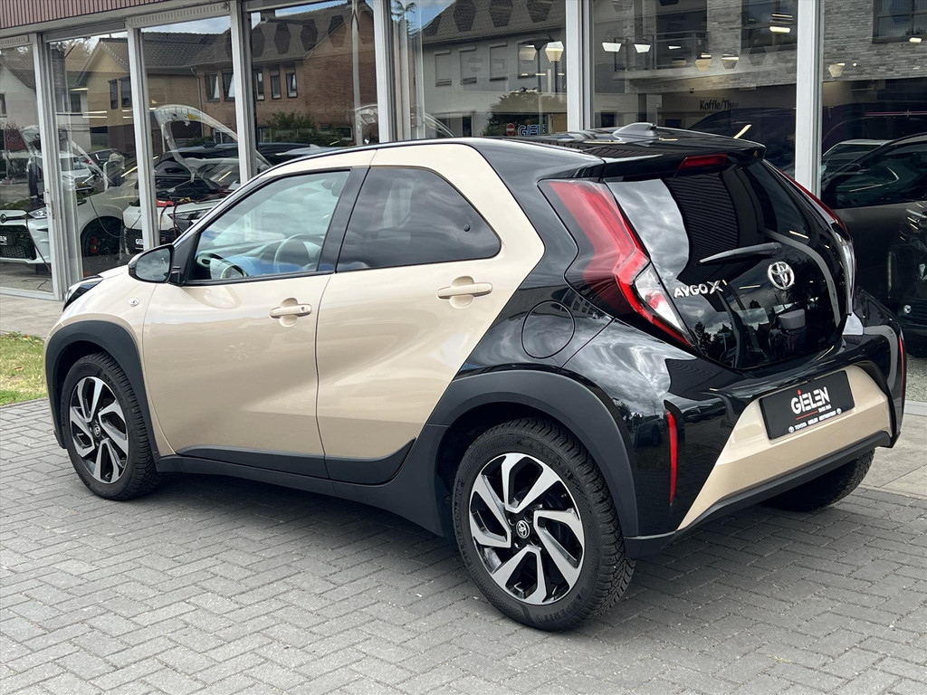 Toyota Aygo X 1.0 VVT-i MT Pulse Bi-tone | Ginger beige, 17 inch, Privacy glass, Apple CarPlay/Android auto, Airconditioning, Parkeercamera 55982896-2.jpg | Autobedrijf Gielen