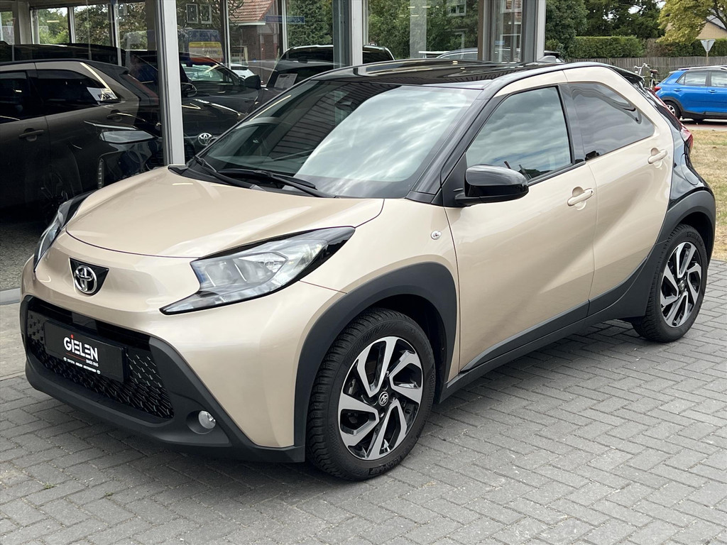 Toyota Aygo X 1.0 VVT-i MT Pulse Bi-tone | Ginger beige, 17 inch, Privacy glass, Apple CarPlay/Android auto, Airconditioning, Parkeercamera 55982896-4.jpg | Autobedrijf Gielen
