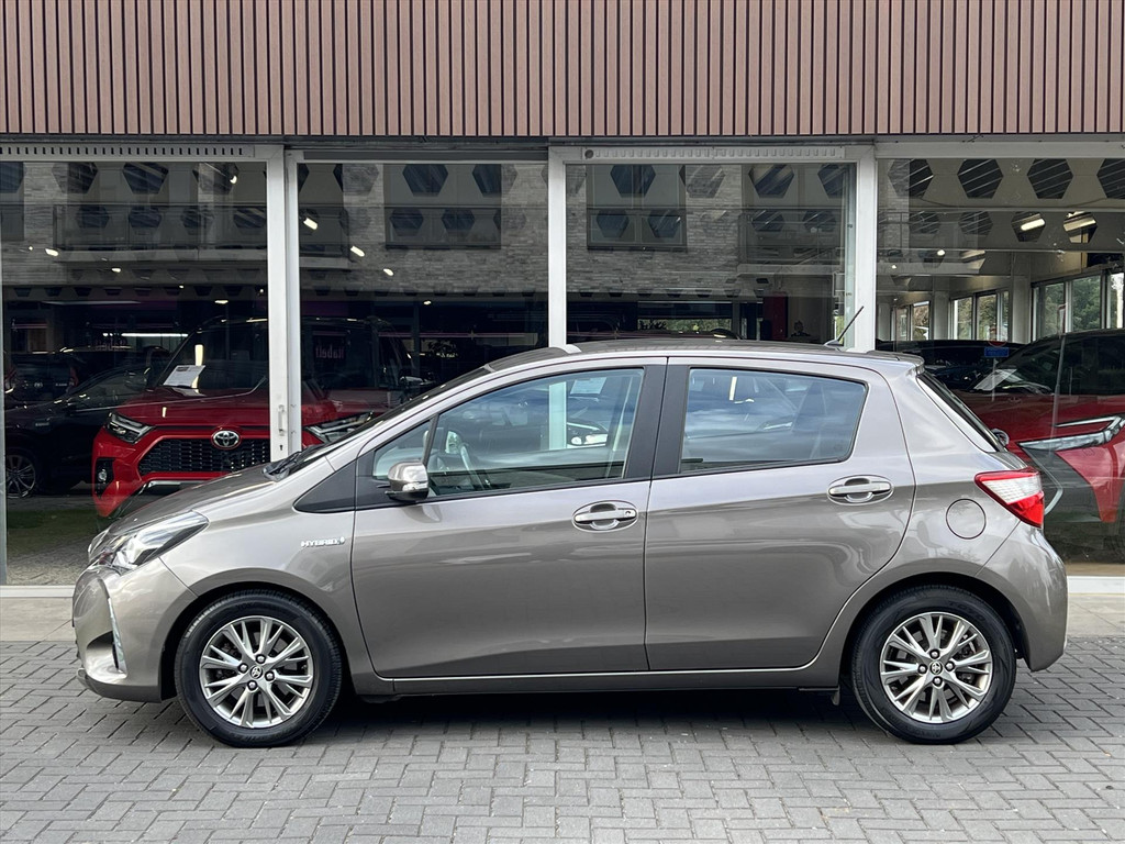 Toyota Yaris 1.5 Hybrid Dynamic | Stoelverwarming, Lichtmetalen velgen, Cruise control, Safety sense, Parkeercamera 56077867-1.jpg | Autobedrijf Gielen