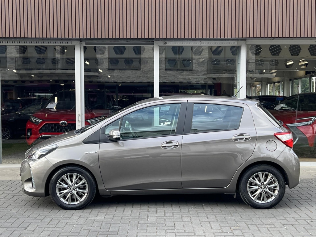 Toyota Yaris 1.5 Hybrid Dynamic | Stoelverwarming, Lichtmetalen velgen, Cruise control, Safety sense, Parkeercamera 56077867-1.jpg | Autobedrijf Gielen