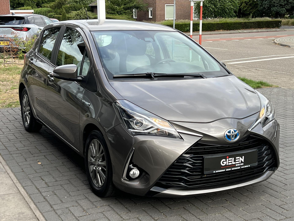 Toyota Yaris 1.5 Hybrid Dynamic | Stoelverwarming, Lichtmetalen velgen, Cruise control, Safety sense, Parkeercamera 56077867-4.jpg | Autobedrijf Gielen