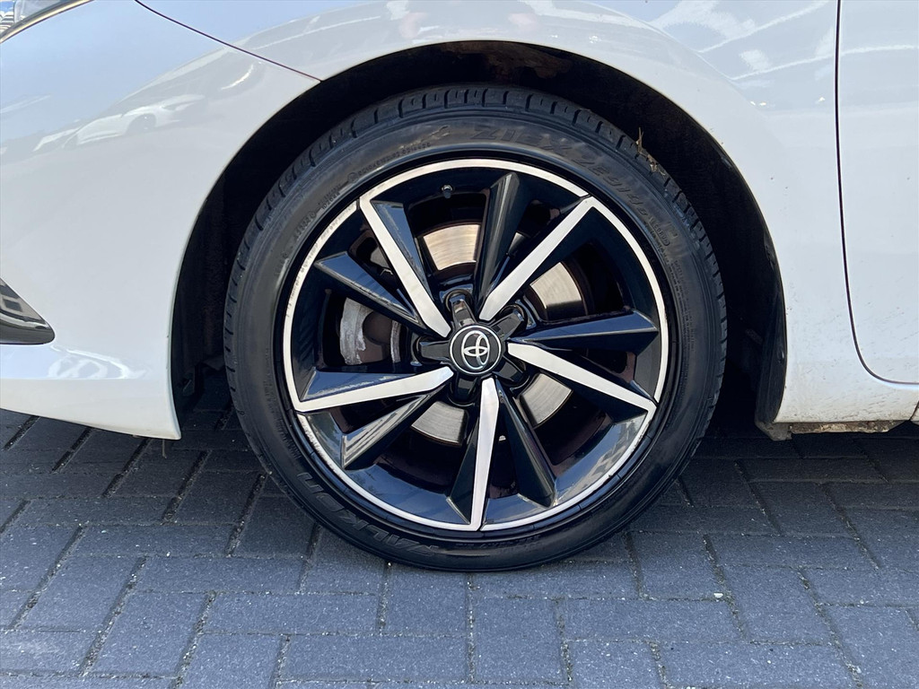 Toyota Auris 1.8 Hybrid Dynamic Plus | 17 inch, Stoelverwarming, Privacy glass, Parkeercamera, Bluetooth, Cruise control 56242418-4.jpg | Autobedrijf Gielen