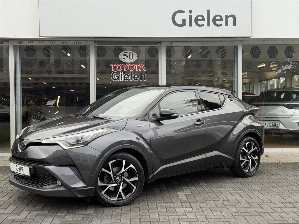 Toyota C-HR 1.8 Hybrid Bi-Tone Plus | Leer, Stoel + Stuurverwarming, Navigatie, Dodehoekherkenning, Parkeersensoren 56266787-0.jpg | Autobedrijf Gielen