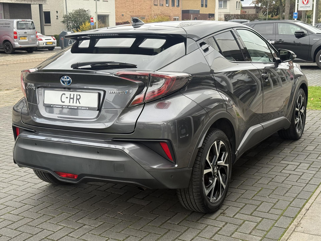Toyota C-HR 1.8 Hybrid Bi-Tone Plus | Leer, Stoel + Stuurverwarming, Navigatie, Dodehoekherkenning, Parkeersensoren 56266787-1.jpg | Autobedrijf Gielen