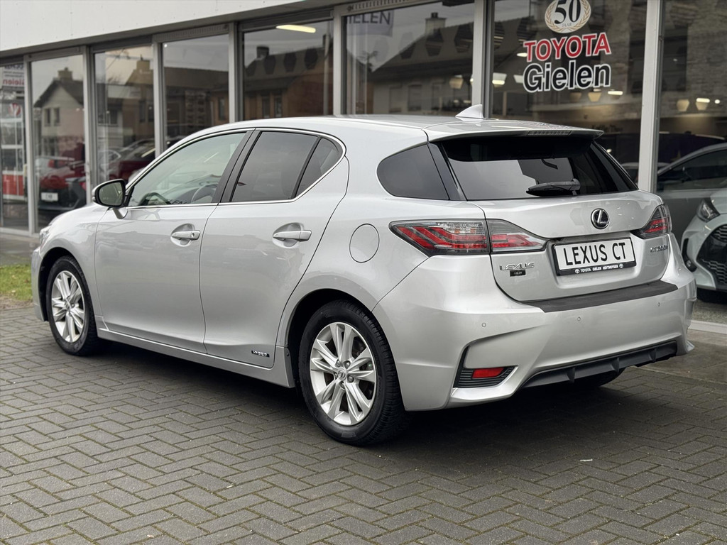 Lexus CT 200h Luxury Line | Leer, Geheugenfunctie, Stoelverwarming, Parkeersensoren, Navigatie, Camera, Licht + Regensensor 56295650-1.jpg | Autobedrijf Gielen