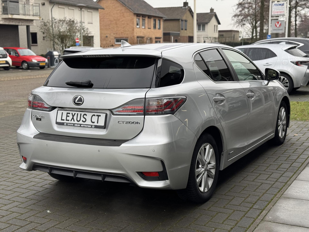 Lexus CT 200h Luxury Line | Leer, Geheugenfunctie, Stoelverwarming, Parkeersensoren, Navigatie, Camera, Licht + Regensensor 56295650-3.jpg | Autobedrijf Gielen