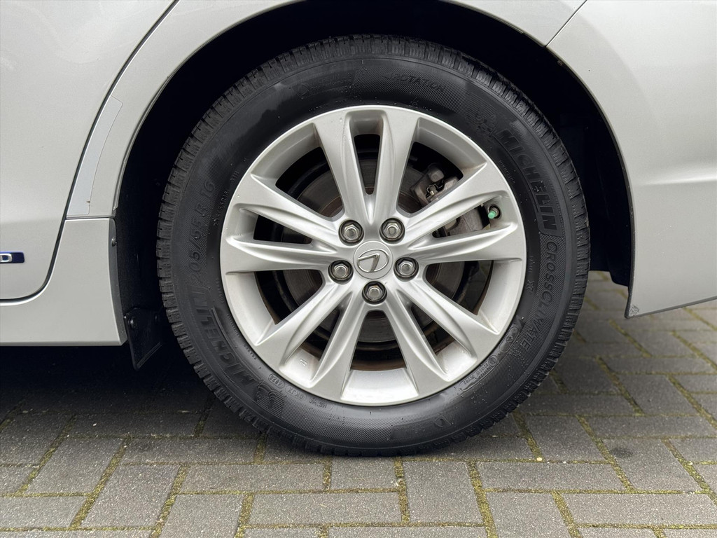 Lexus CT 200h Luxury Line | Leer, Geheugenfunctie, Stoelverwarming, Parkeersensoren, Navigatie, Camera, Licht + Regensensor 56295650-4.jpg | Autobedrijf Gielen