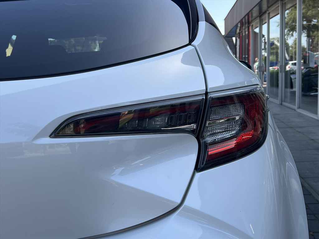 Toyota Corolla 1.8 Hybrid Executive | Parelmoer wit, 18 inch, Leer/Alcantara, Stoelverwarming, Parkeersensoren, Keyless, Apple CarPlay/Android 56487021-4.jpg | Autobedrijf Gielen