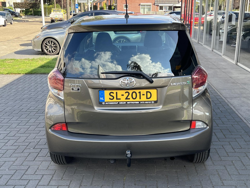 Toyota Verso-S 1.3 VVT-i CVT Automaat Trend | Trekhaak, Navigatie, Panoramadak, Airconditioning, Parkeercamera, Fijne instap! 56508098-4.jpg | Autobedrijf Gielen