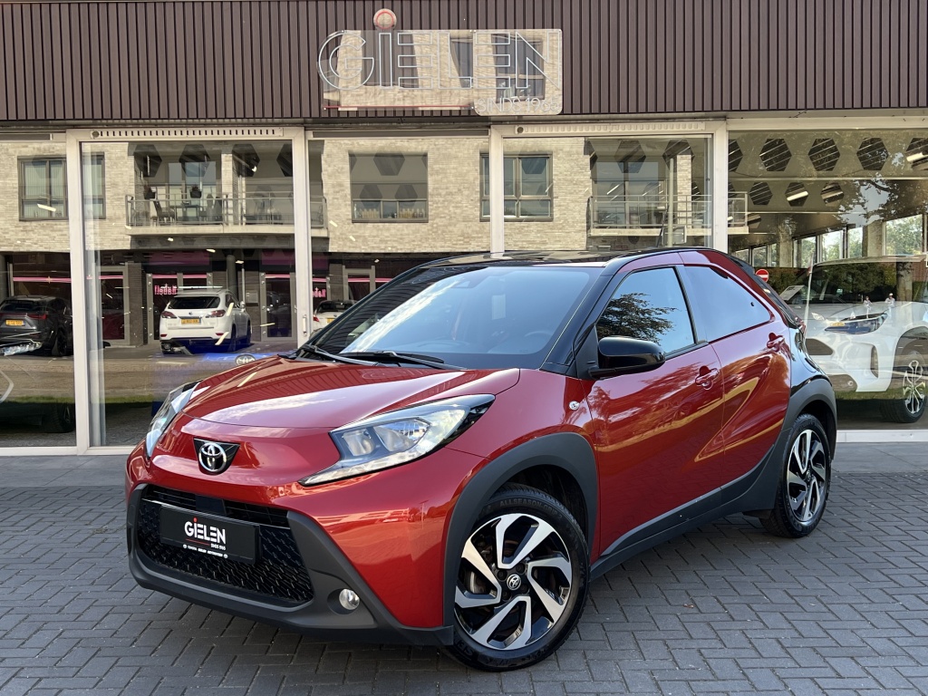 Toyota Aygo X 1.0 VVT-i MT Pulse Bi-tone | Chili red,17 inch, Privacy glass, Apple CarPlay/Android auto, Airconditioning, Parkeercamera 56517437-0.jpg | Autobedrijf Gielen