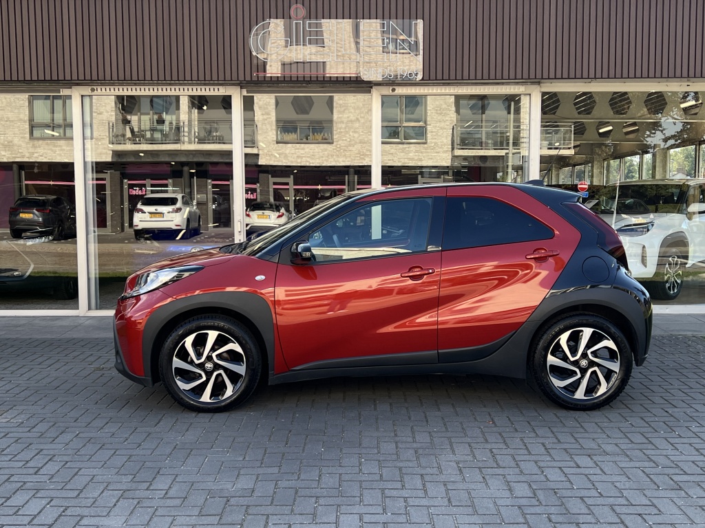 Toyota Aygo X 1.0 VVT-i MT Pulse Bi-tone | Chili red,17 inch, Privacy glass, Apple CarPlay/Android auto, Airconditioning, Parkeercamera 56517437-2.jpg | Autobedrijf Gielen