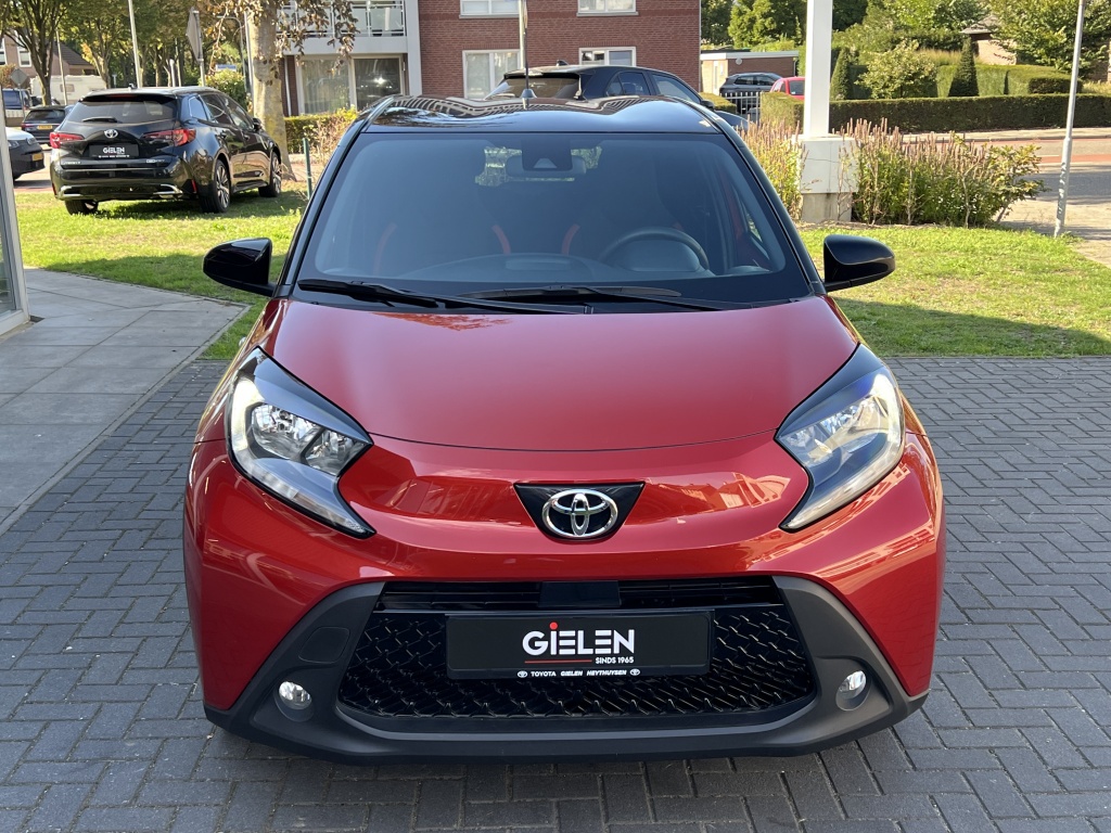 Toyota Aygo X 1.0 VVT-i MT Pulse Bi-tone | Chili red,17 inch, Privacy glass, Apple CarPlay/Android auto, Airconditioning, Parkeercamera 56517493-1.jpg | Autobedrijf Gielen