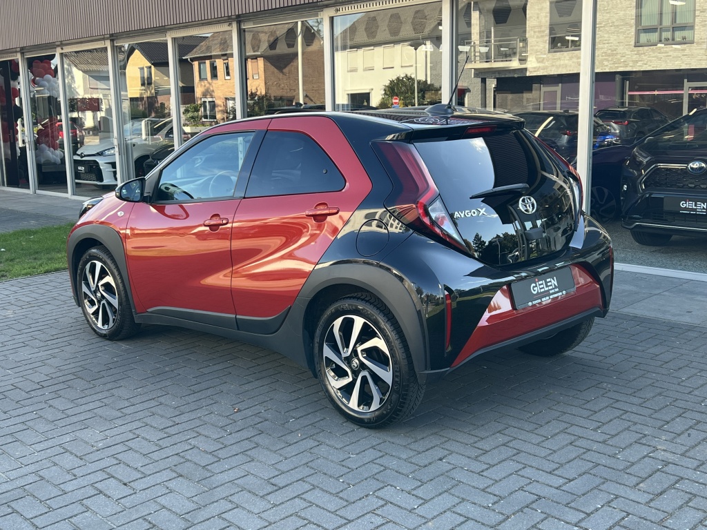 Toyota Aygo X 1.0 VVT-i MT Pulse Bi-tone | Chili red,17 inch, Privacy glass, Apple CarPlay/Android auto, Airconditioning, Parkeercamera 56517493-3.jpg | Autobedrijf Gielen