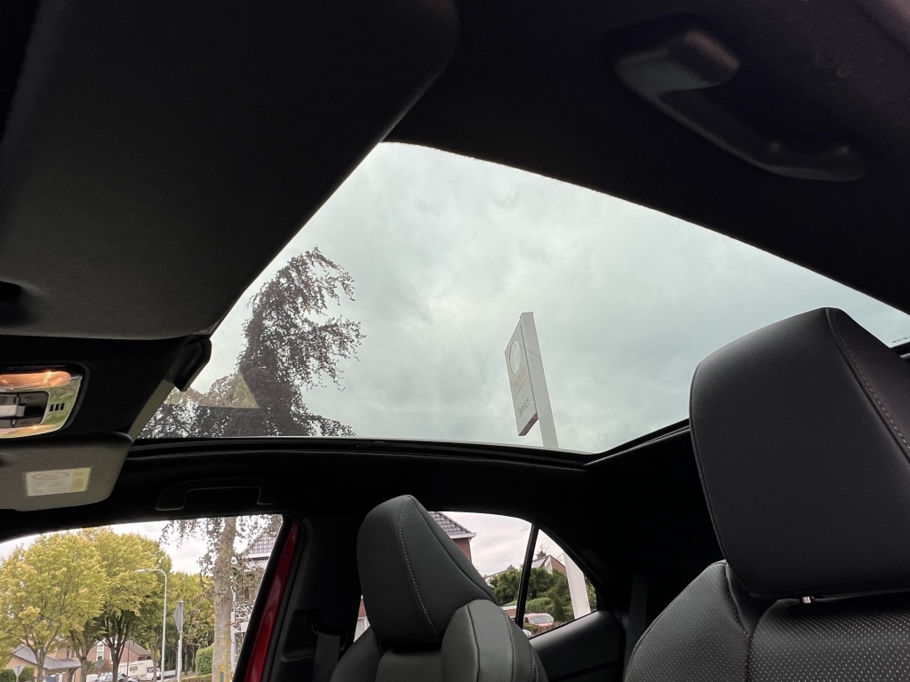 Toyota Yaris Cross 1.5 Hybrid Launch Edition | Trekhaak, JBL, Panoramadak, Elektrische achterklep, Leer, Head Up Display, 18 inch, Alle opties! 56769494-2.jpg | Autobedrijf Gielen