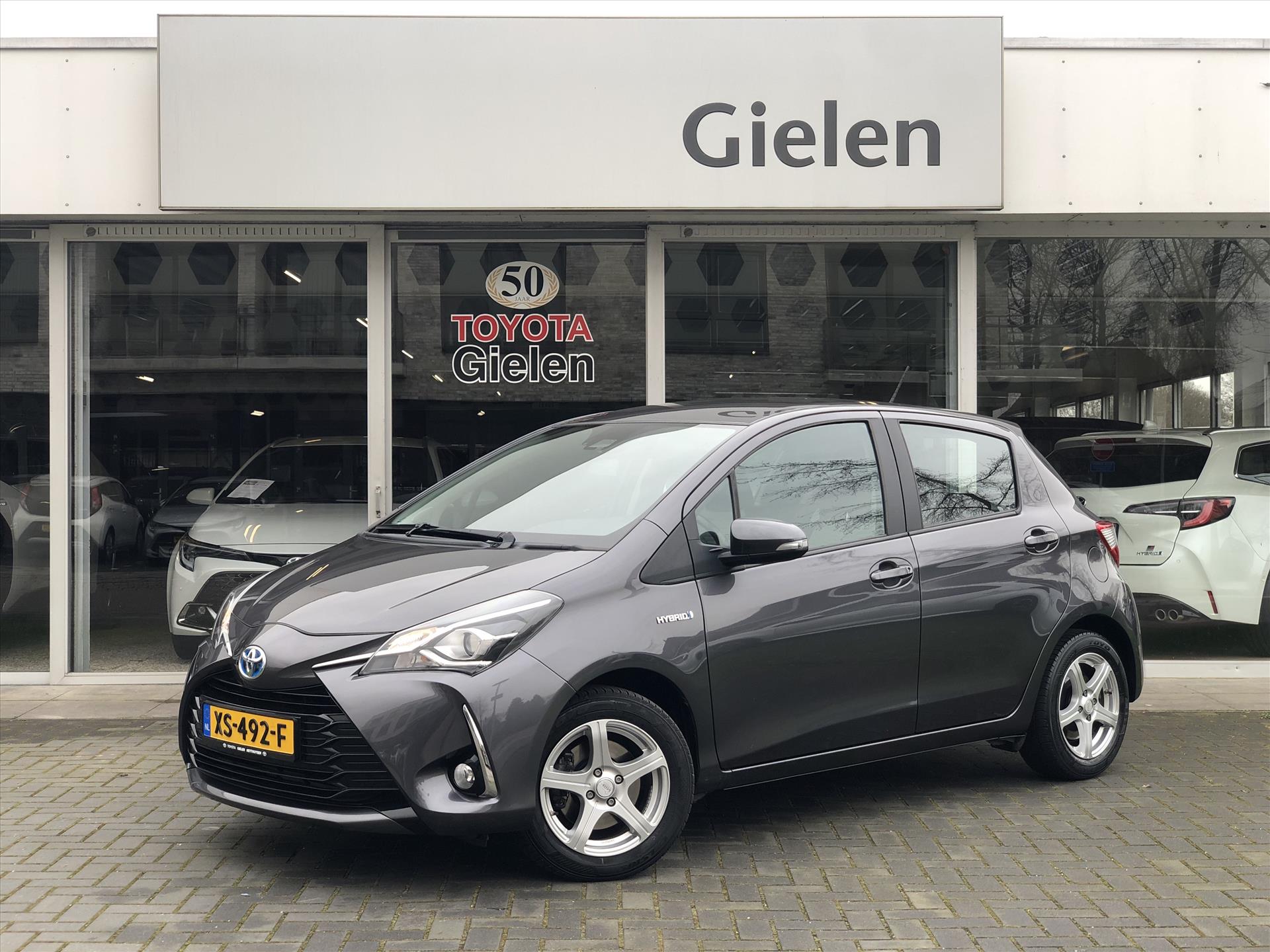 Toyota Yaris 1.5 Hybrid Aspiration Plus | Lichtmetalen velgen, Parkeercamera, Cruise control, Safety Sense, Bluetooth, Climate control 20875264-0.jpg | Autobedrijf Gielen