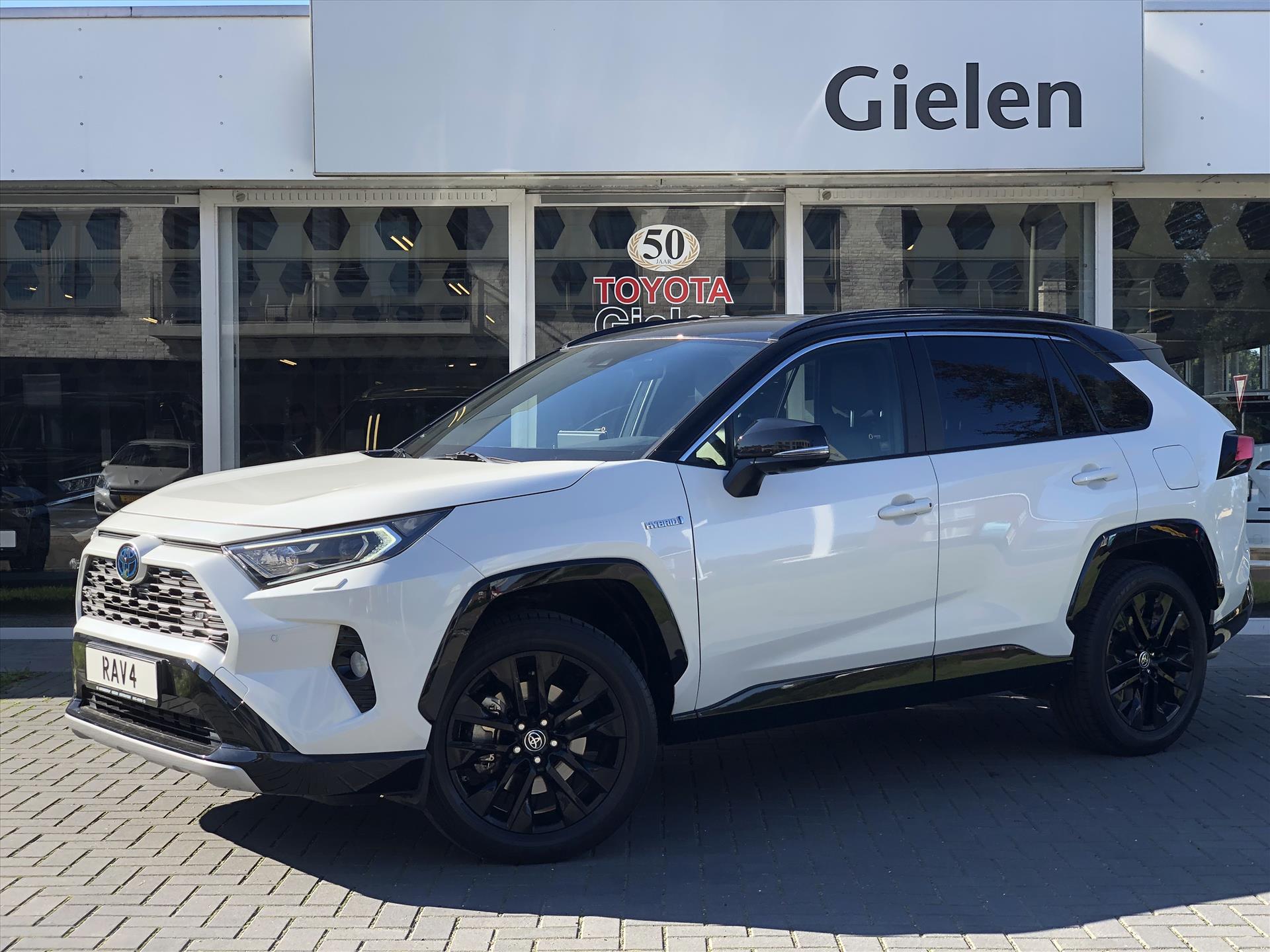 Toyota RAV4 2.5 Hybrid Bi-Tone Plus | JBL, Dodehoekherkenning, 360 Camera, 19 inch, Stuurverwarming, Parkeersensoren, Zeer compleet! 31795861-0.jpg | Autobedrijf Gielen