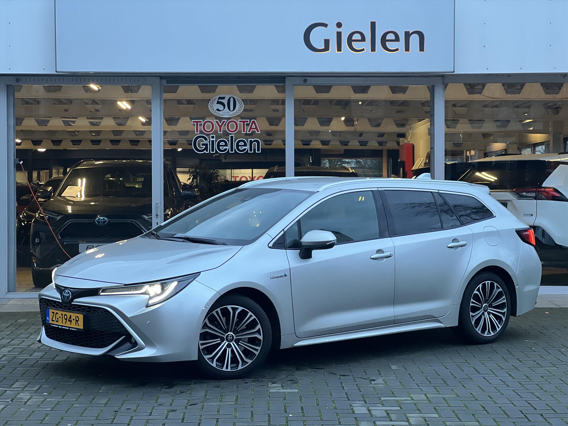 Toyota Corolla Touring Sports 2.0 Hybrid 184pk Business Sport Intro | JBL, Dodehoekherkenning, Head up display, Parkeersensoren, Leer/Alcantara 34896463-0.jpg | Autobedrijf Gielen