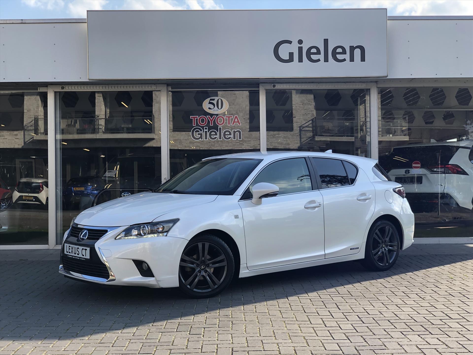Lexus CT 200h 25th Edition | Leer, Navigatie, Stoelverwarming, Camera, Cruise control, Bluetooth, Lichtmetalen velgen 35113593-0.jpg | Autobedrijf Gielen