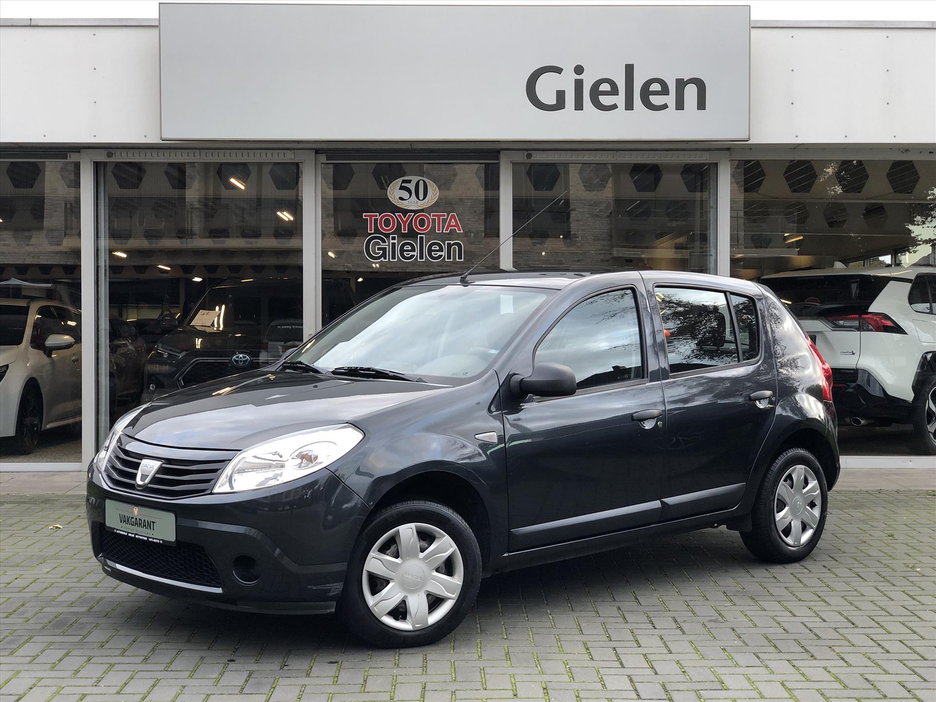 Dacia Sandero 1.2 Ambiance | Trekhaak, Airconditioning, Centrale deurvergrendeling, Radio/CD-Speler, 2e eigenaar 35745991-0.jpg | Autobedrijf Gielen