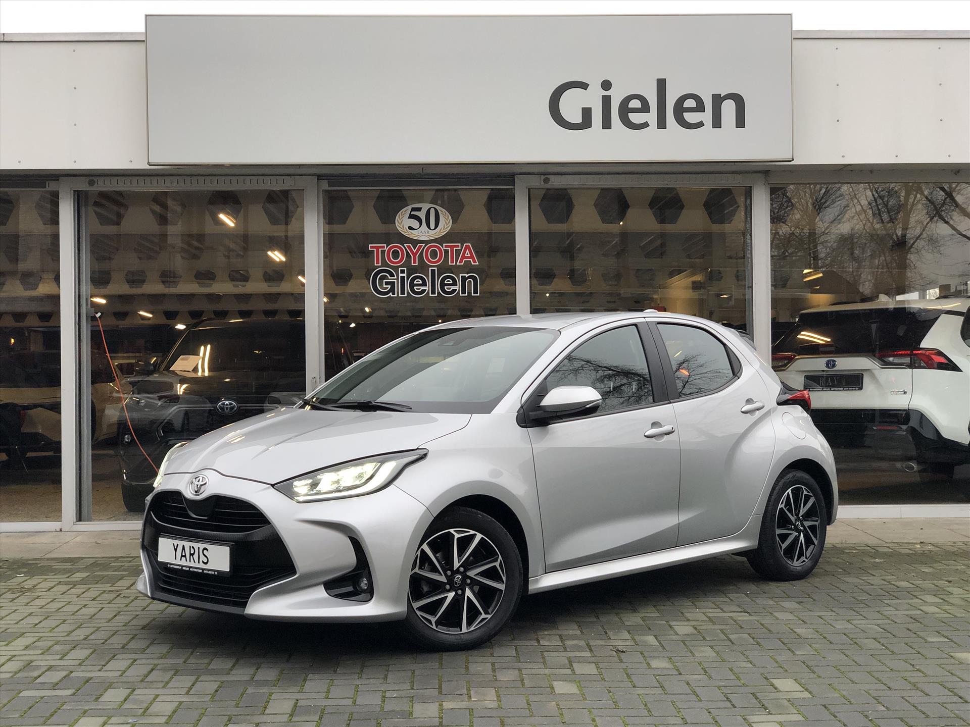 Toyota Yaris 1.5 VVT-i First Edition | Navigatie, 16 inch, Apple CarPlay/Android Auto, LED, Keyless, Parkeercamera 36629360-0.jpg | Autobedrijf Gielen